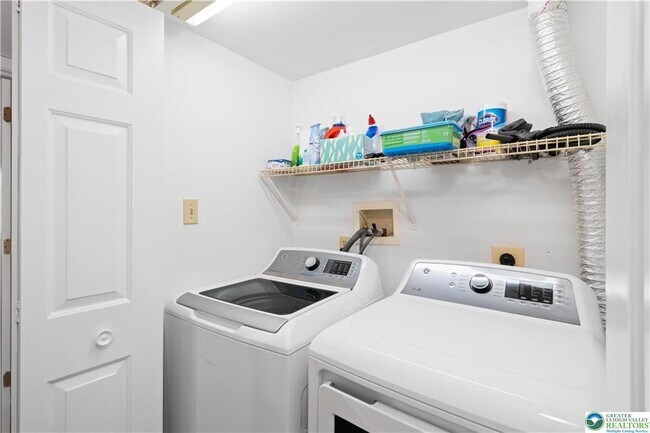 Building Photo - 7318F Sauerkraut Ln