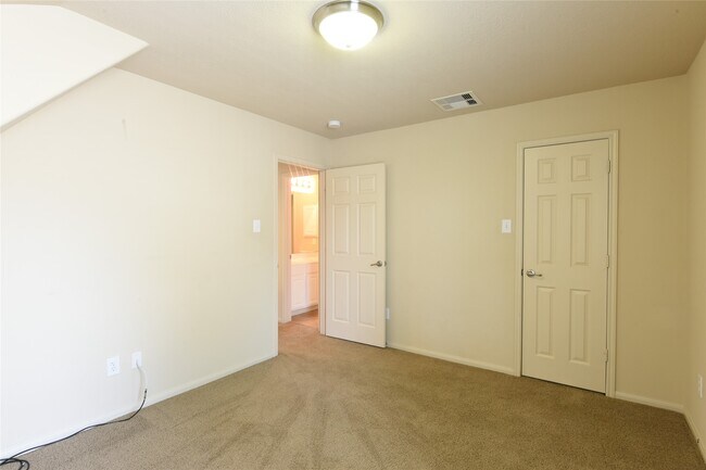 Building Photo - 118 E Lasting Spring Cir