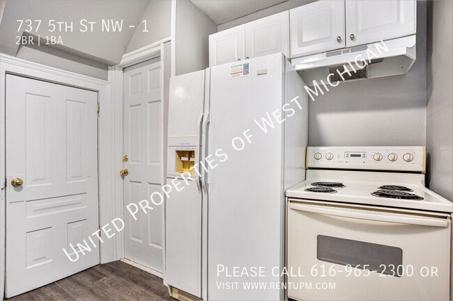 Building Photo - Available Now | 2 Bedroom 1 Bath Apartment...