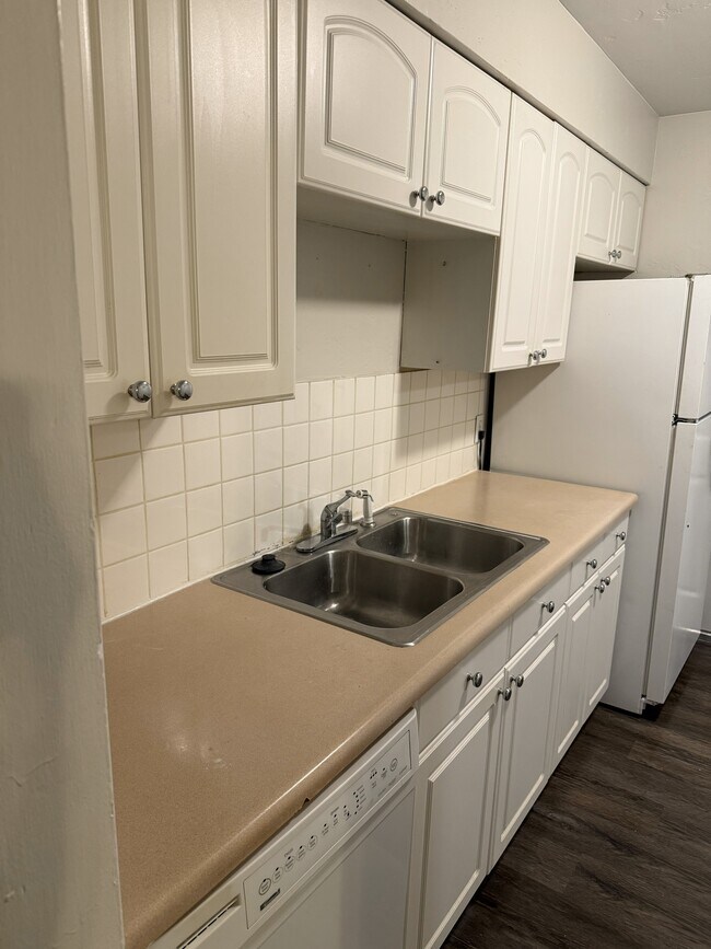 Building Photo - 2025 Emporia St