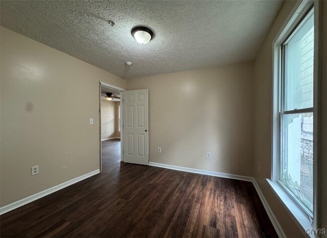 Building Photo - 2 E Main St