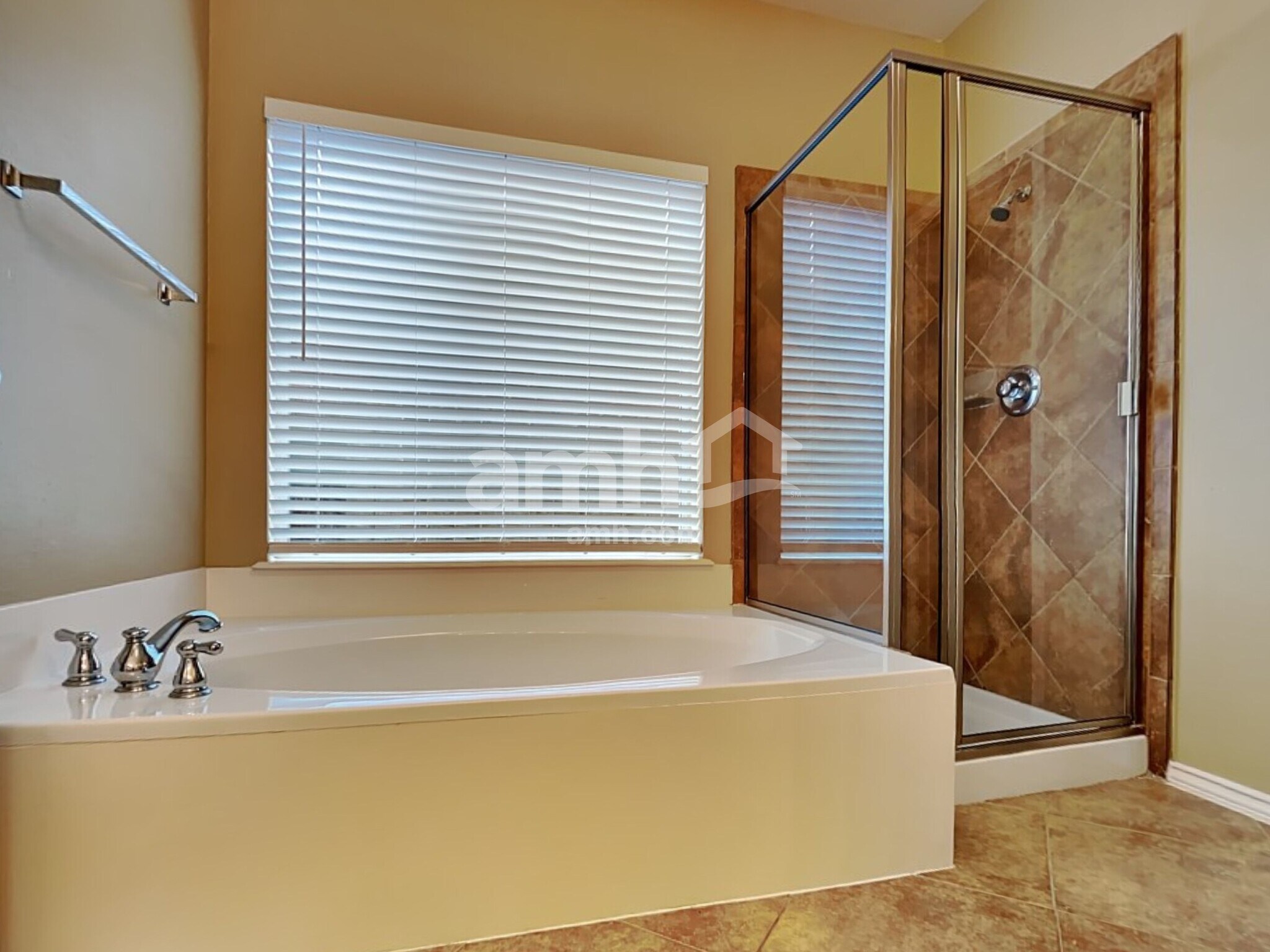 Building Photo - 2718 Lakecrest Way Dr