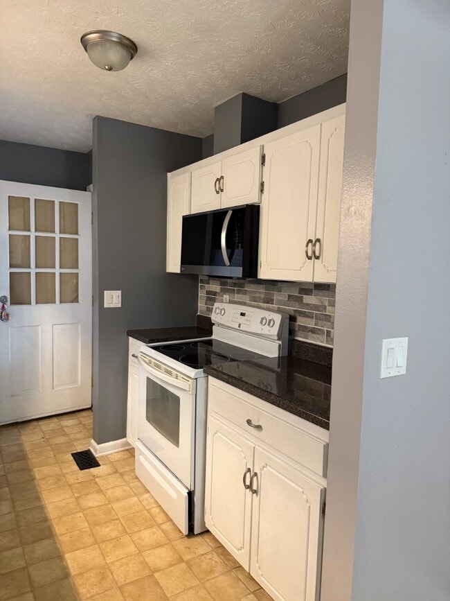 Building Photo - 108 Mountain Breeze St