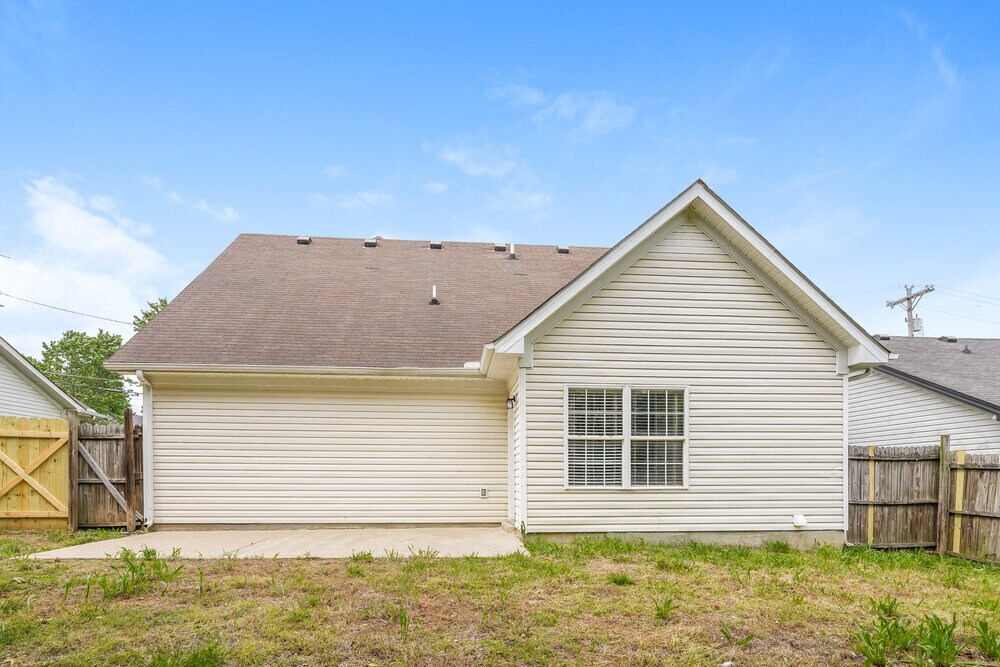Building Photo - 833 Lavergne Ln