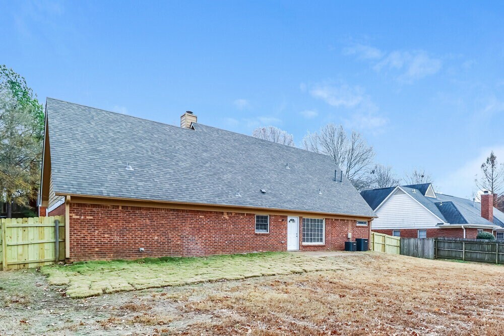 Building Photo - 329 Locust Grove Dr