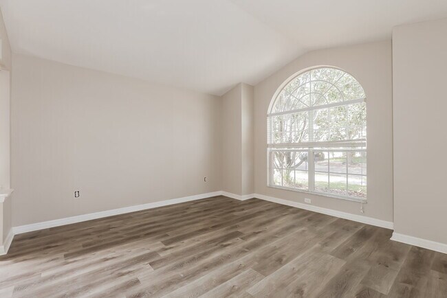 Building Photo - 433 Down Pine Dr