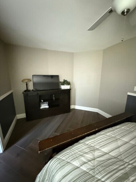 Building Photo - 40089 High St