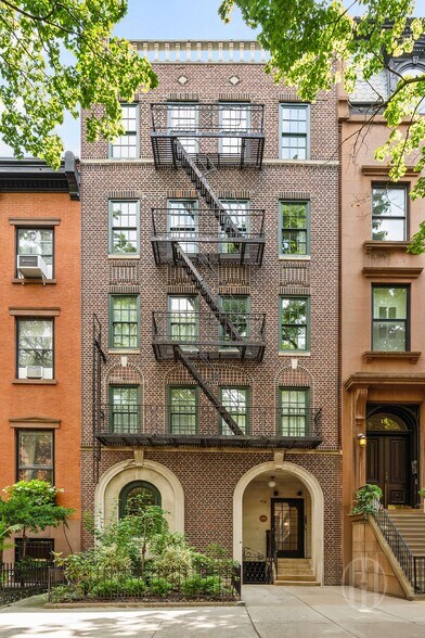 Building Photo - 16 Monroe Pl