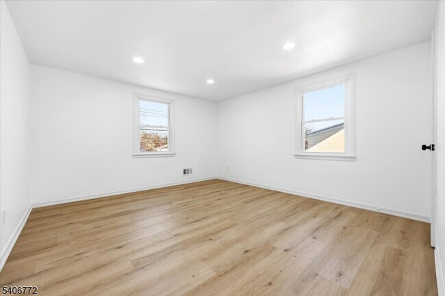 Building Photo - 88 Mitchell St