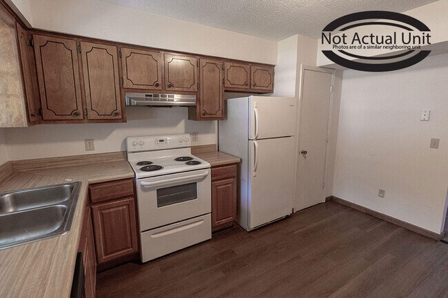 Building Photo - 420 NE Park Ln