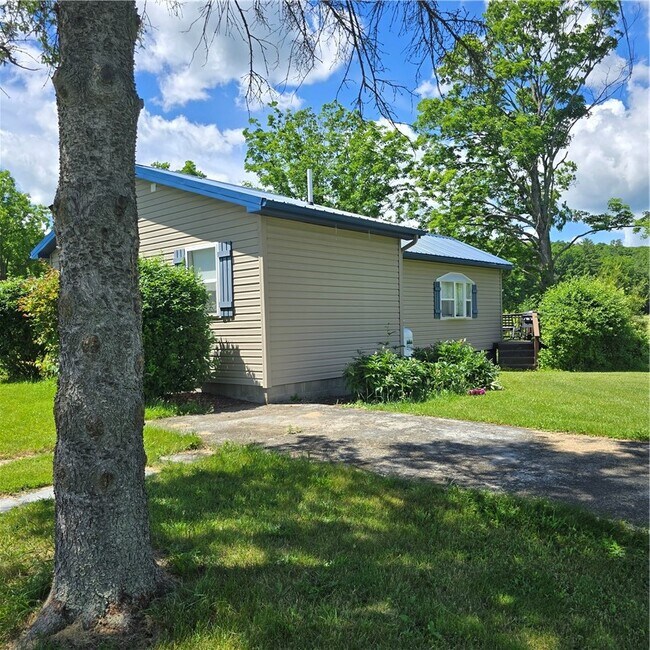 Building Photo - 1421 King Hill Rd