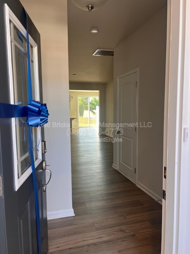 Building Photo - 5108 Carrick St