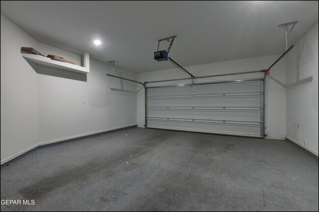 Building Photo - 516 Logwood Ave
