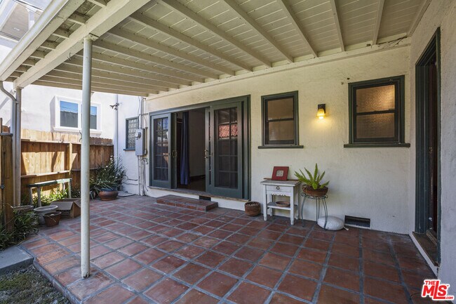 Building Photo - 131 N Citrus Ave