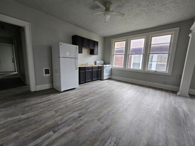 Building Photo - 579 Blair Ave