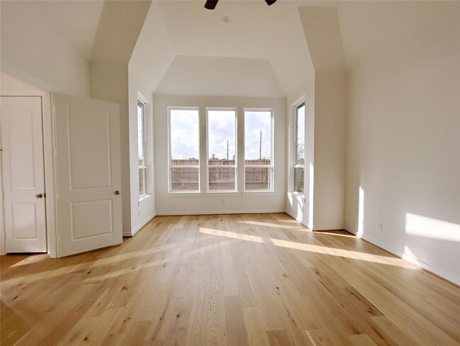 Building Photo - 5222 Tahoe Ct
