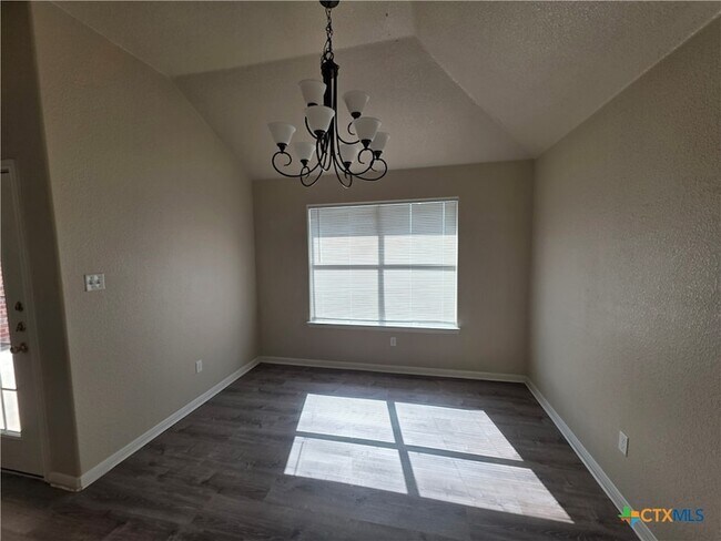 Building Photo - 322 Cedar Ridge Dr