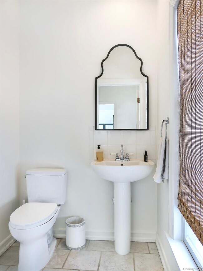 Building Photo - 70 S Country Rd