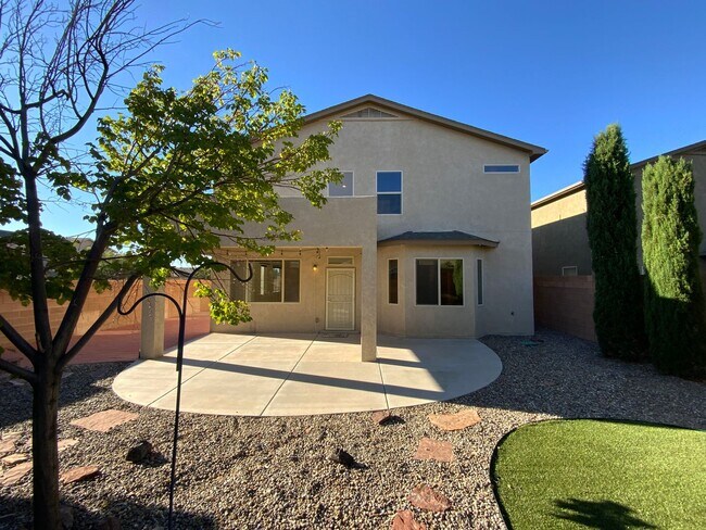 Building Photo - 4 Bedroom Home Available Near Golf Course ...