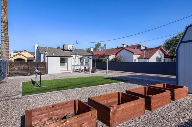 Building Photo - 2026 North 23rd Pl