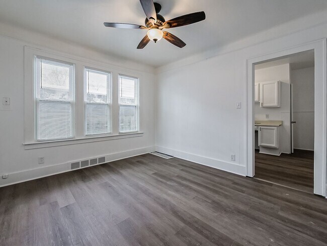 Building Photo - AVAILABLE NOW! SECTION 8 APPROVED! Charming 3-Bedroom Home in Warren!