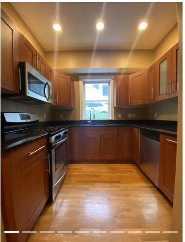 Primary Photo - 1592 Beacon St