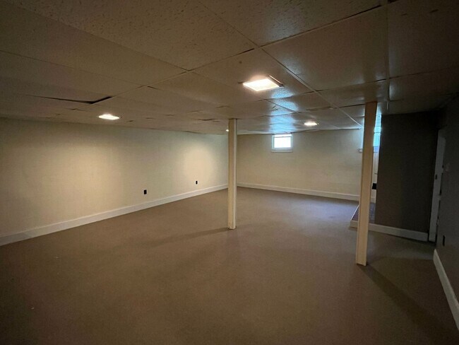 Building Photo - Spacious 4-Bedroom 3-Bathroom Brick Home in Arcadia Area