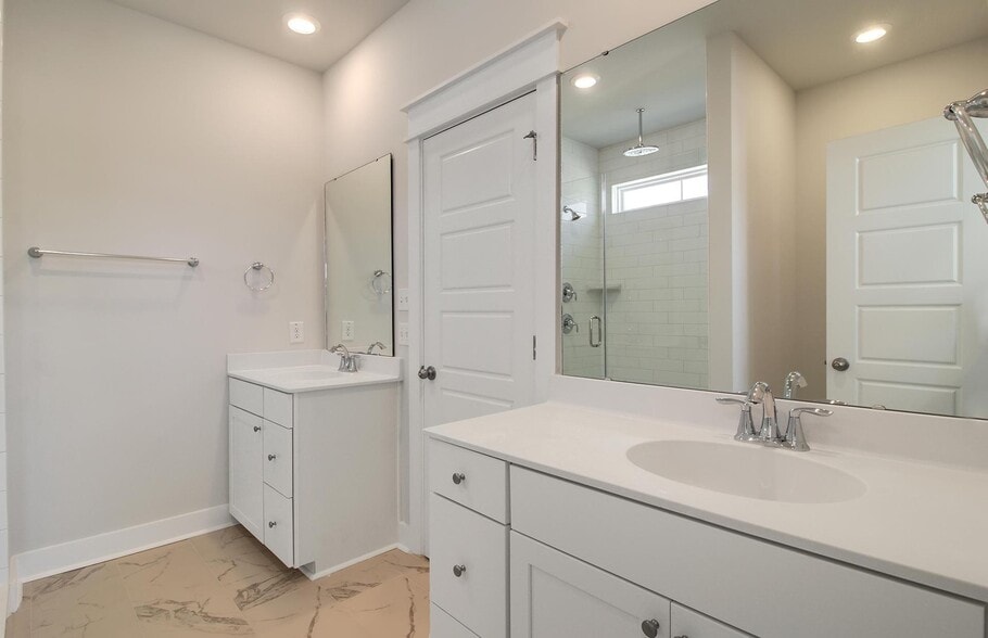 Building Photo - 302 Julian Hamlet