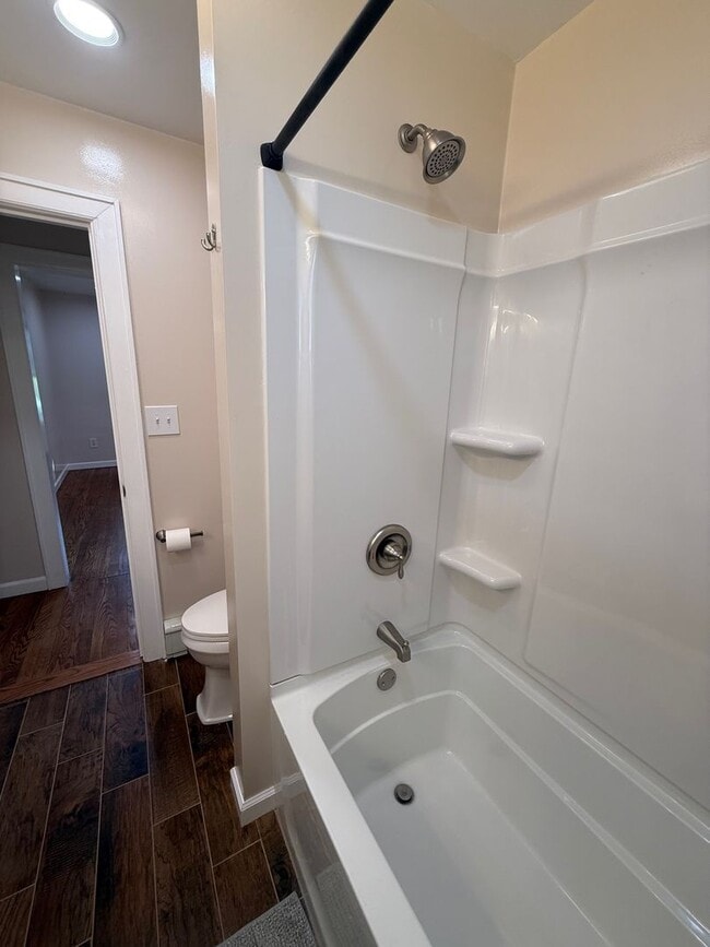 Building Photo - 3 Bedroom House With Large Yard and 2 Bath...