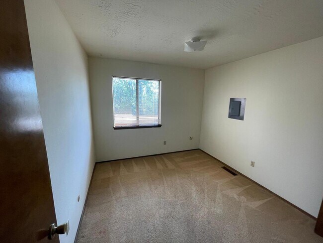 Building Photo - 11410 Prospect Ave NE