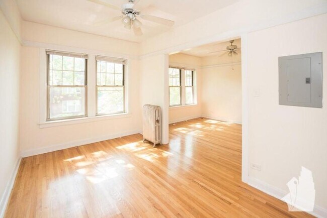 Building Photo - 1 bedroom in Chicago IL 60640