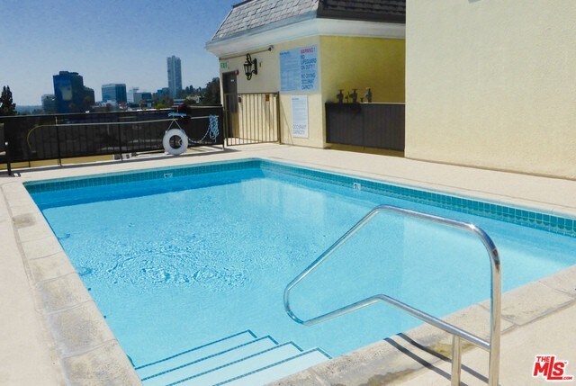 Building Photo - 1211 Sunset Plaza Dr