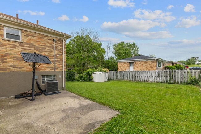 Building Photo - COLLEGE HILL- amazing 3 bedroom, 1.5 bathr...