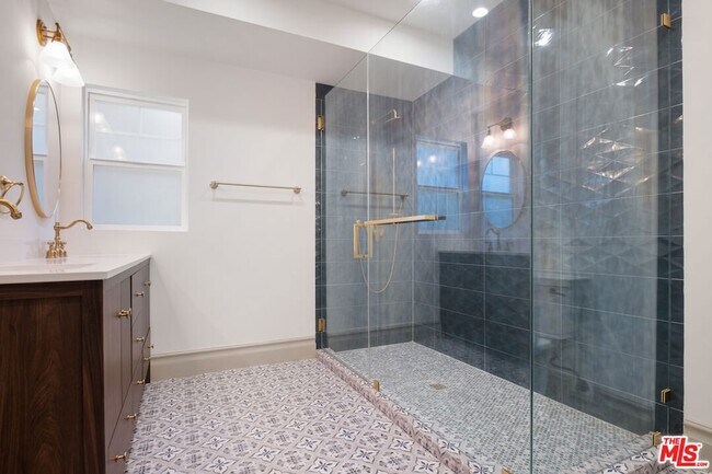 Building Photo - 2180 W 31st St