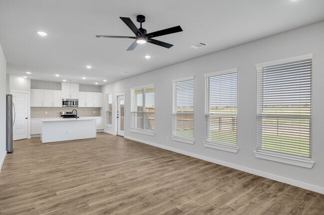 Building Photo - EDGEWOOD ESTATES NOW PRE-LEASING! LUXURIOUS DUPLEX LOCATED ON 1-ACRE LOT IN MIDLOTHIAN, TX!