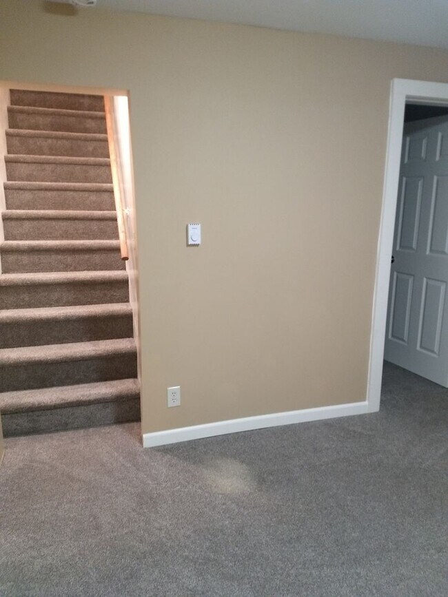 Building Photo - Pet Negotiable Four Bedroom Home