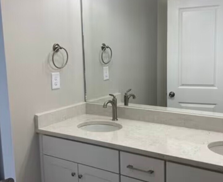 Building Photo - 7100 Dulaney Way