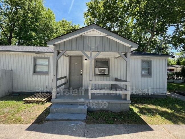 Primary Photo - 826 Winston Rd