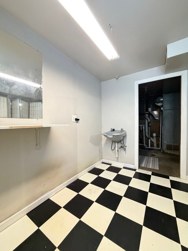 Building Photo - 450 E Mulberry Ct