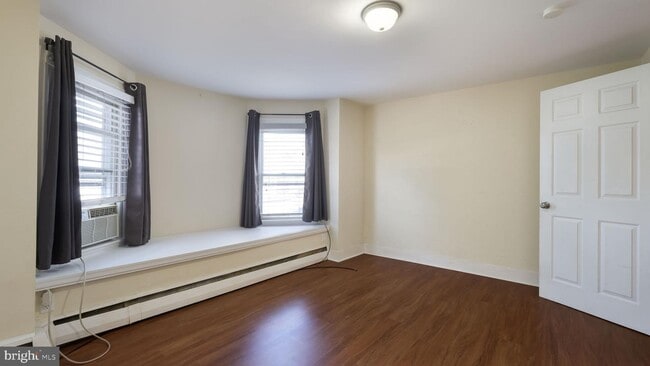 Main Bedroom with sitting area - 348 Lafayette St