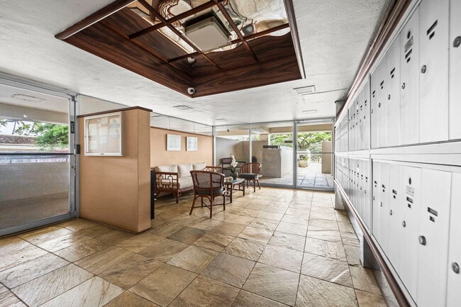 Building Photo - 240 Makee Rd