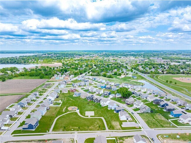 Building Photo - 717 Winterberry Ln