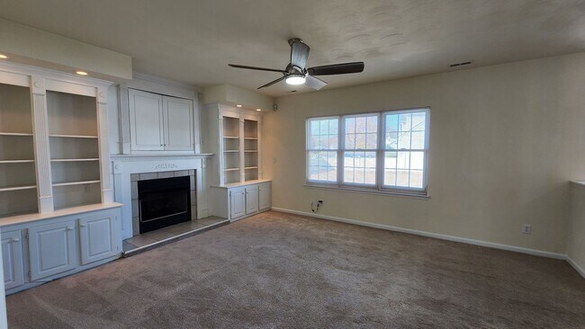 Building Photo - Sawyer Lakes