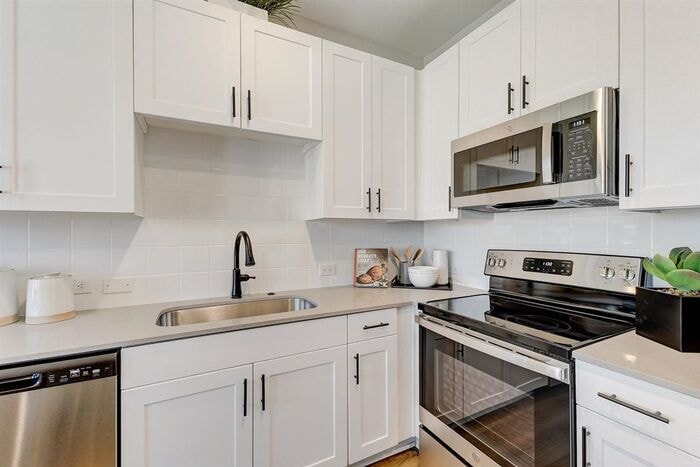 Building Photo - 3841 Constantine Dr