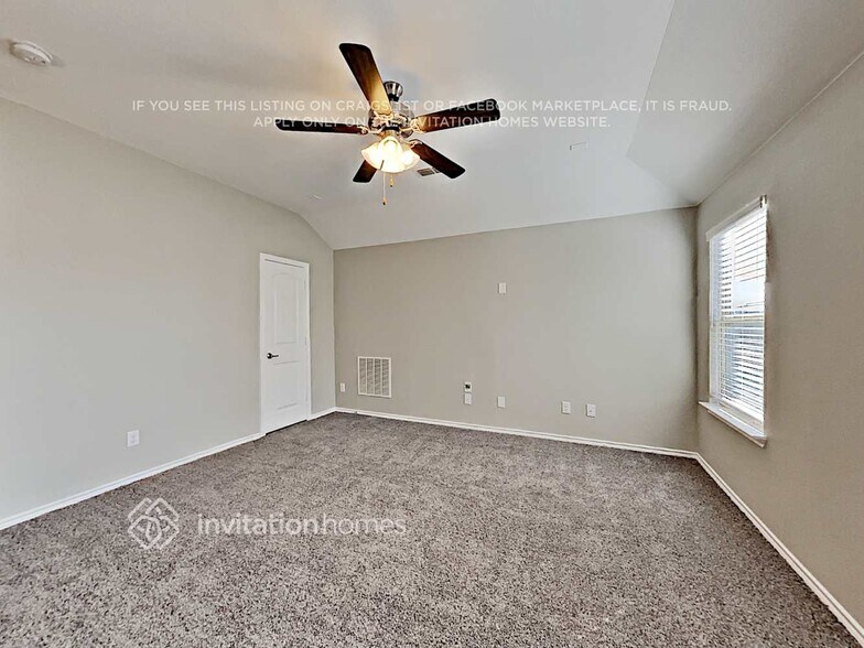 Building Photo - 15704 Barton Ridge Dr