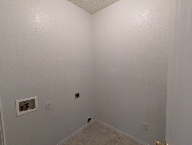 Building Photo - 3 Bedroom Home in West Fort Worth