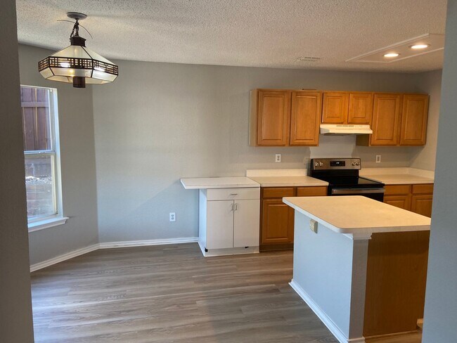 Building Photo - 1220 Crabtree Ct