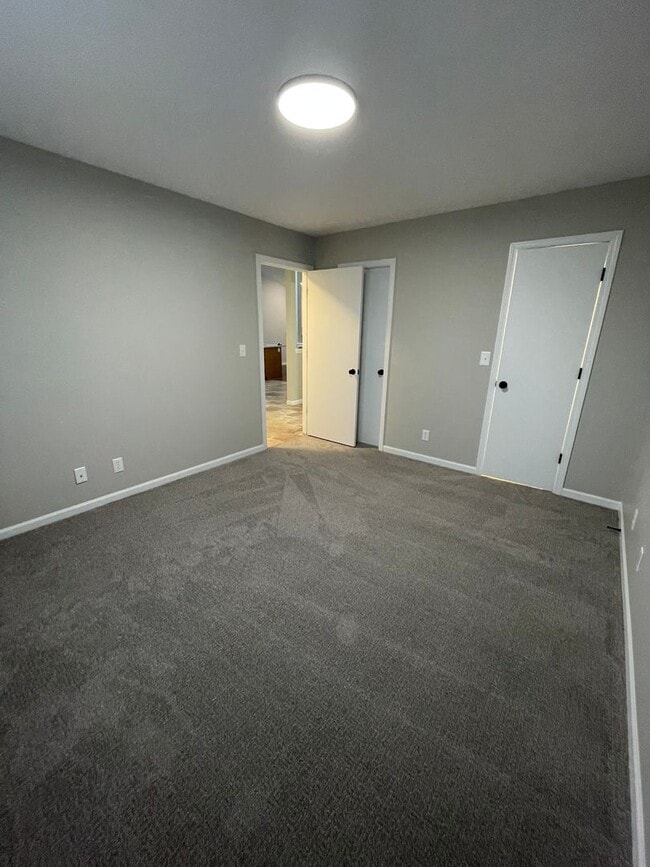 Building Photo - 3624-3626 Thornhill Circle W-TBROS