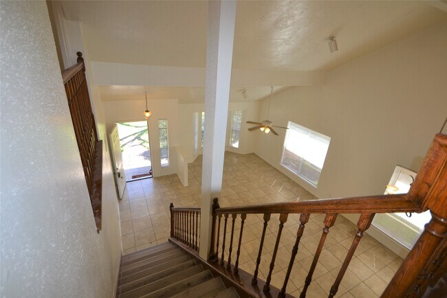 Building Photo - 12410 Meadow Briar Dr