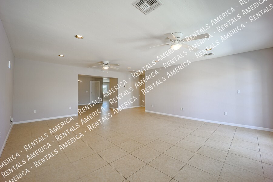Building Photo - 614 N 74th St